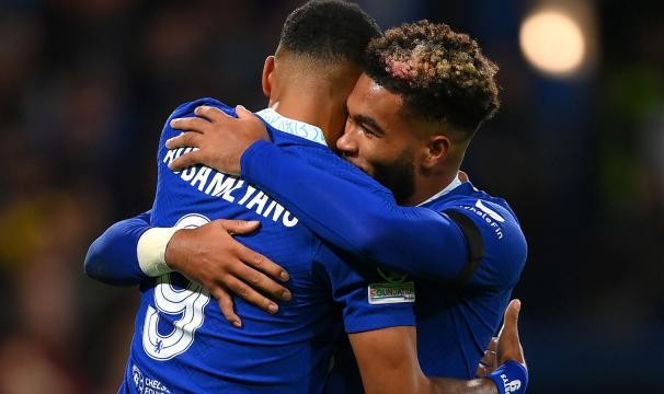 柠檬体育直播-碾压米兰告别欧冠不胜 蓝军揍“老友”本季首度连赢