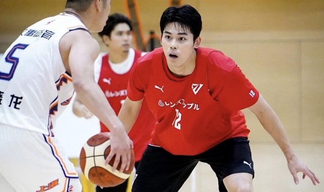 上海男篮爆冷输球！2分惜败日本球队，张镇麟缺席，新援出战